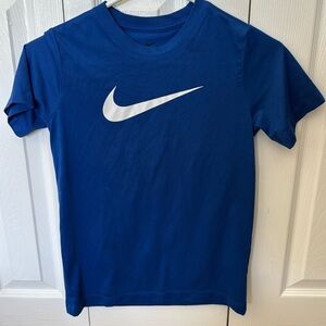 Nike boys medium dri fit